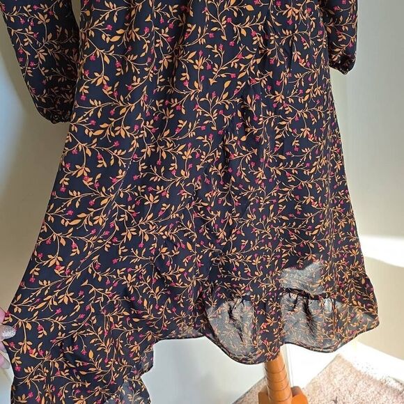 Old Navy black/gold/red faux wrap dress, nwt, s - Picture 3 of 9